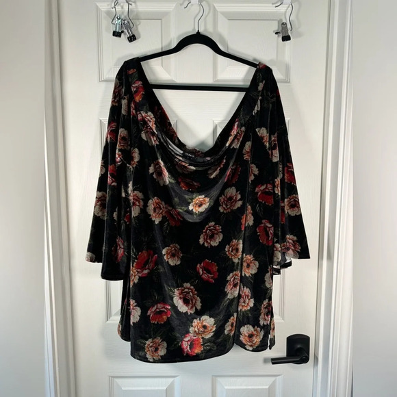 Torrid Off the Should Dark Romance Velvet Floral Top Bell Sleeve size 4x - Picture 1 of 9